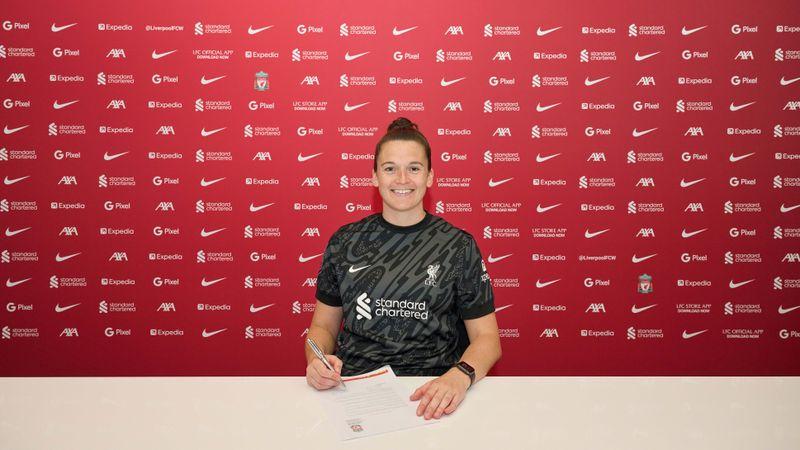 Rachael Laws signs new contract with LFC Women
