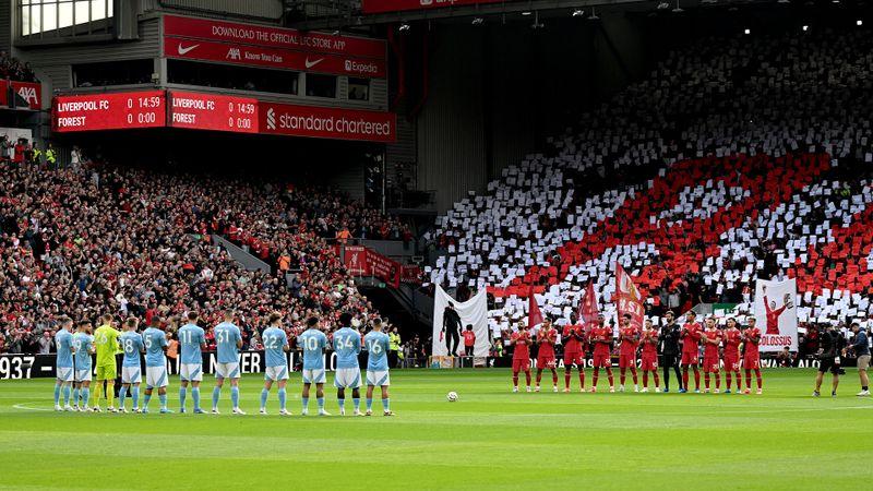 Anfield observes a minute's applause for Ron Yeats